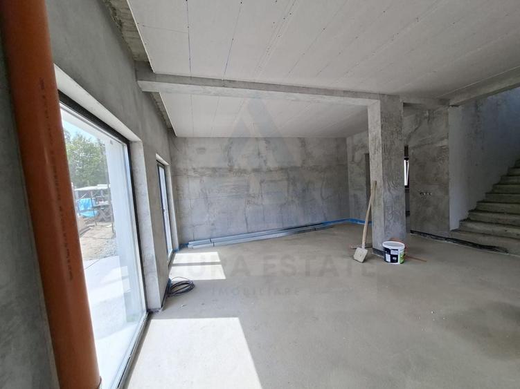 Casă individuală cu 4 camere cu Canalizare în Exterior Sud