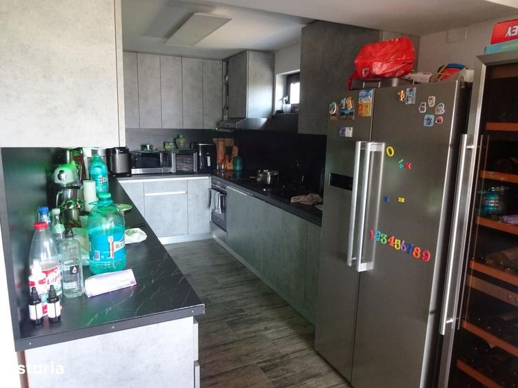 Casă cu 4 camere cu Teren 1568 Mp în Aleșd