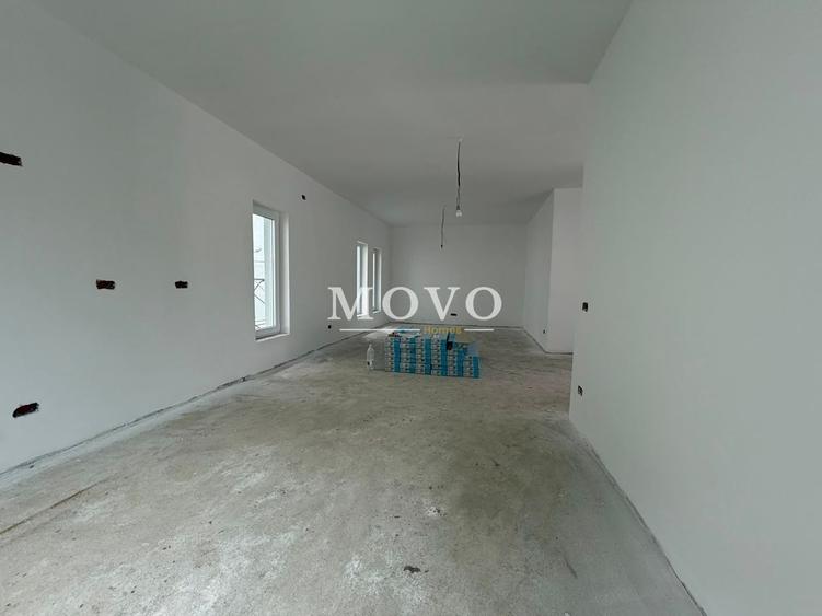 Duplex cu 3 camere cu Canalizare în Utvin