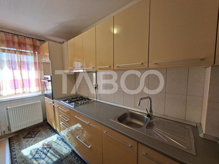 Apartament cu 3 camere decomandat, mobilat în Central