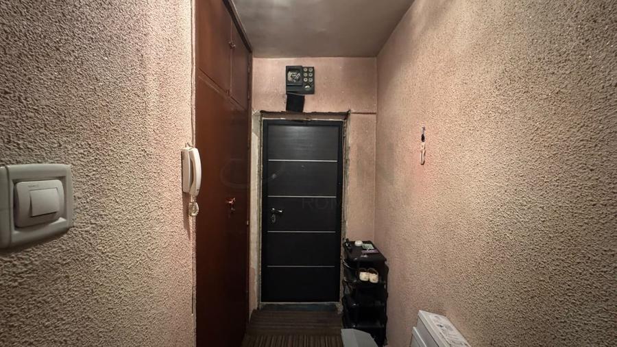 Apartament cu 3 camere decomandat în Lacul Tei