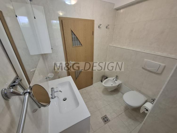 Apartament cu 3 camere semidecomandat, mobilat în Central