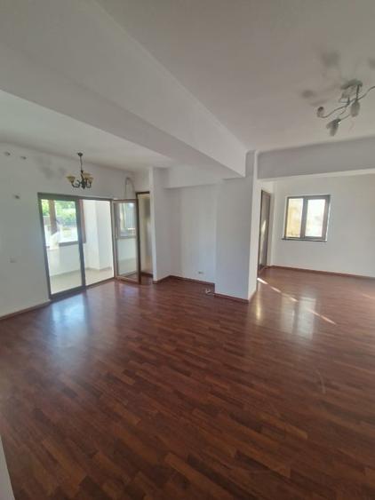Apartament cu 3 camere decomandat în Casa de Cultură