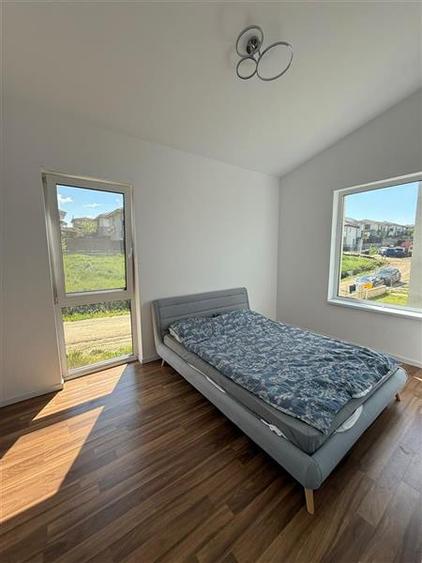 Casă individuală cu 4 camere cu Canalizare în Dezmir