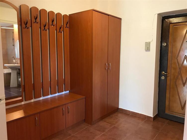 Garsonieră decomandată, mobilată în Tei