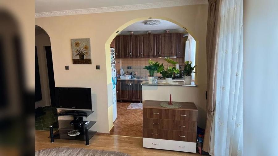 Apartament cu 2 camere semidecomandat, mobilat în Gherla