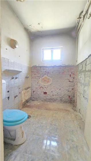 Casă cu 3 camere cu Canalizare în Central