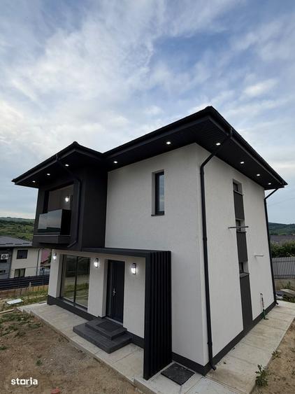 Casă cu 4 camere cu Teren 430 Mp în Bucium