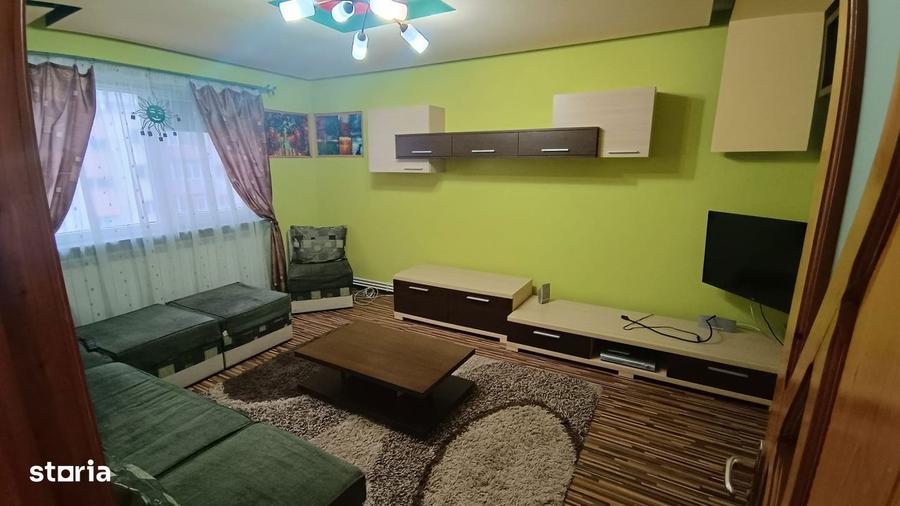 Apartament cu 3 camere decomandat în Carrefour