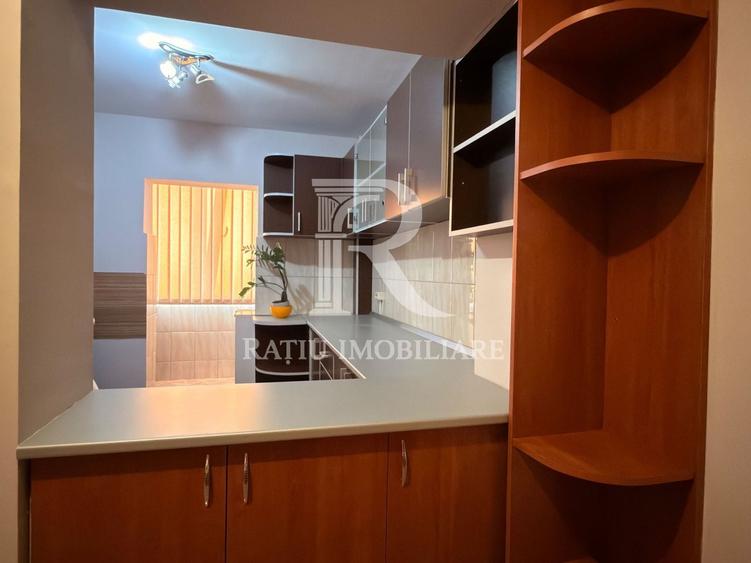 Apartament cu 2 camere semidecomandat, mobilat în Decebal