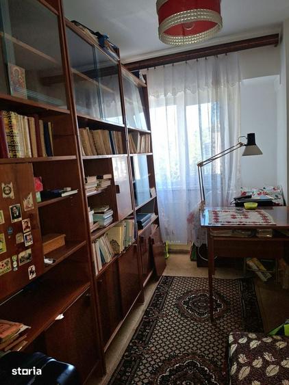 Apartament cu 4 camere decomandat în Rovine