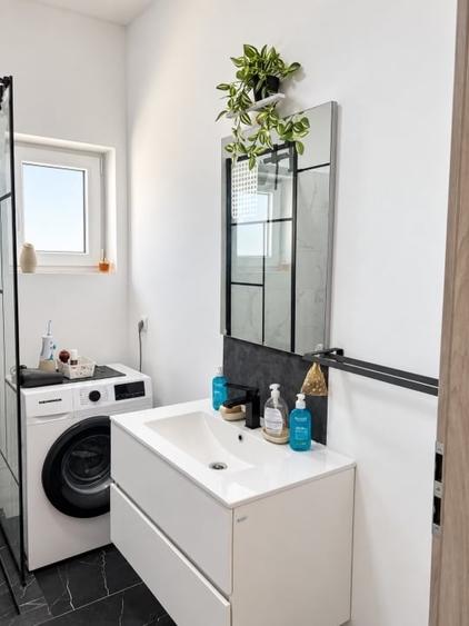 Apartament cu 3 camere decomandat, mobilat în Central