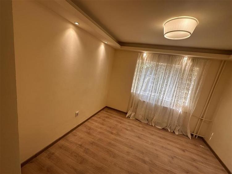 Garsonieră decomandată în Soarelui