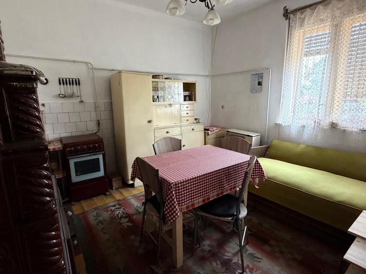 Casă individuală cu 3 camere cu Teren 1501 Mp în Central