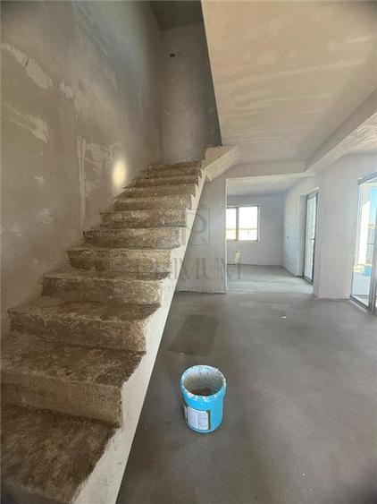 Duplex cu 4 camere cu Canalizare în Moșnița Nouă