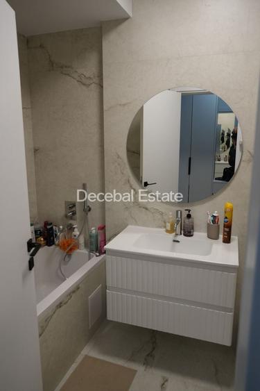 Apartament cu 3 camere semidecomandat, mobilat în Nord