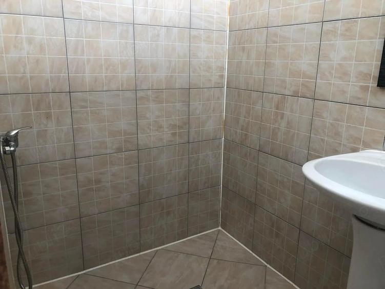 Casă cu 20 camere cu Teren 500 Mp în Ghiroda