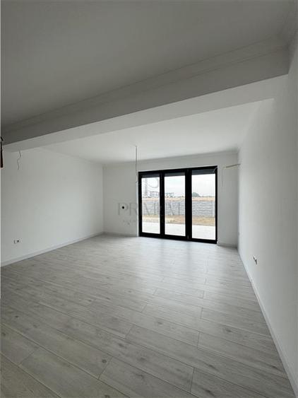 Duplex cu 3 camere cu Canalizare în Giroc