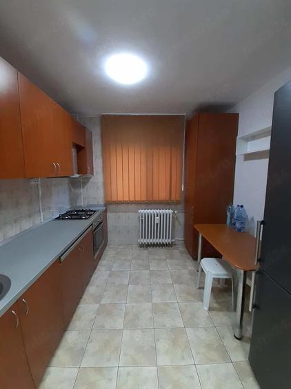 Garsonieră decomandată în Vitan