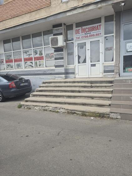 Spațiu comercial, de 93 mp, în Rovine