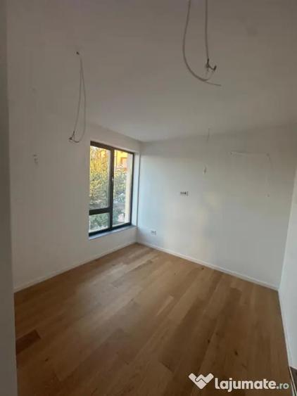 Vila de vanzare pe malul lacului | in zona Mamaia Nord | 0 - 16