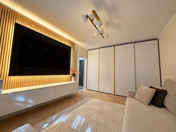 Apartament cu 3 camere decomandat în Turda
