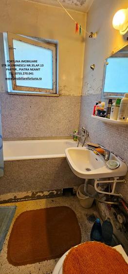 Apartament cu 4 camere semidecomandat în Precista