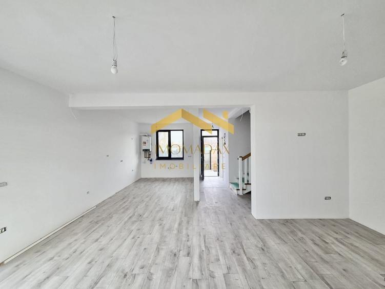 Duplex cu 4 camere cu Canalizare în Utvin