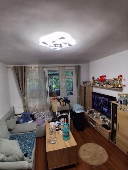 Apartament cu 2 camere semidecomandat în Olteniței