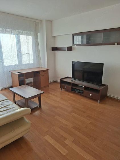 Apartament cu 3 camere decomandat în Intim
