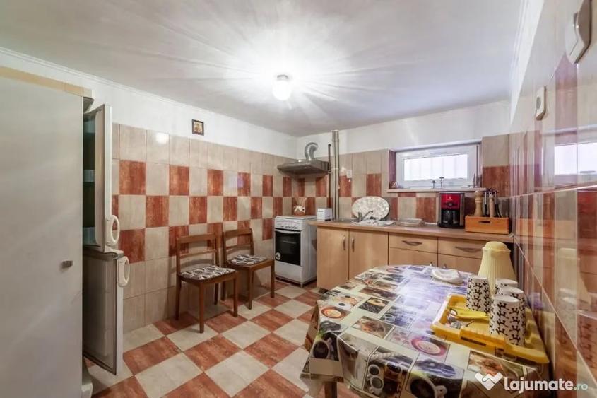 Casă cu 7 camere cu Teren 350 Mp în Exercițiu