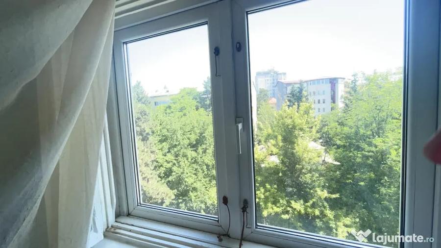 Apartament cu 3 camere semidecomandat în Ultracentral
