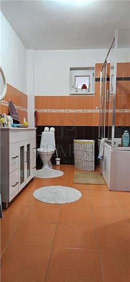 Casă individuală cu 4 camere cu Garaj în Sânmihaiu Român