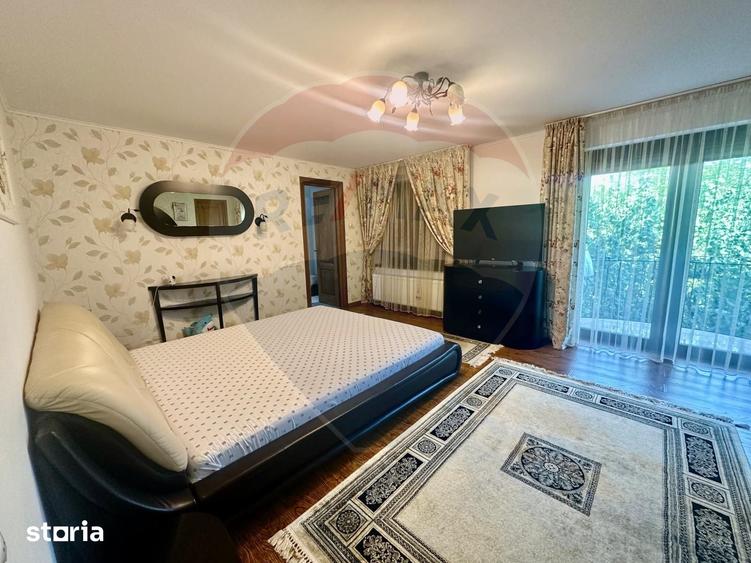 Casă cu 6 camere cu Teren 1180 Mp în Râfov