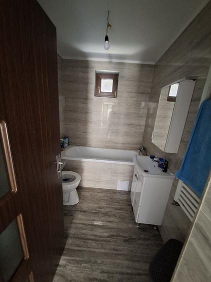 Casă cu 4 camere în Ceișoara