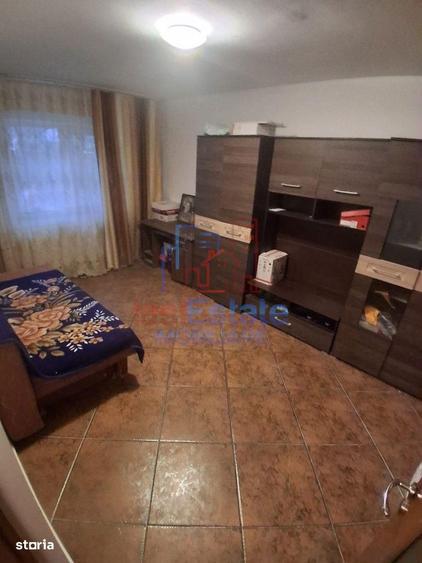 Apartament cu 3 camere decomandat în Galata