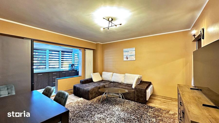 Apartament cu 3 camere decomandat în Far