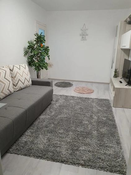 Apartament cu 2 camere semidecomandat în Spitalul Județean