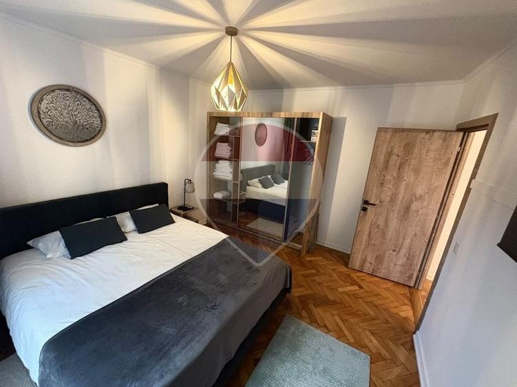 Apartament cu 2 camere decomandat, mobilat în Central