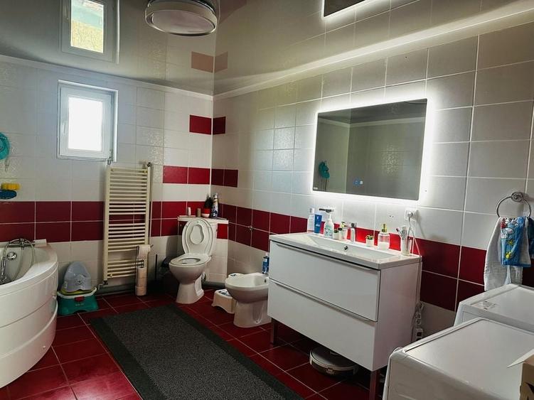 Casă cu 4 camere în Hlincea