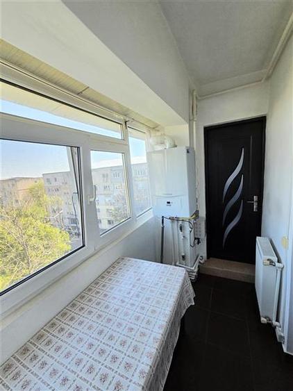 Apartament cu 3 camere semidecomandat, mobilat în Inel II