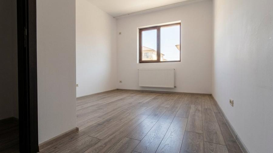 Apartament cu 3 camere decomandat în Dobroești