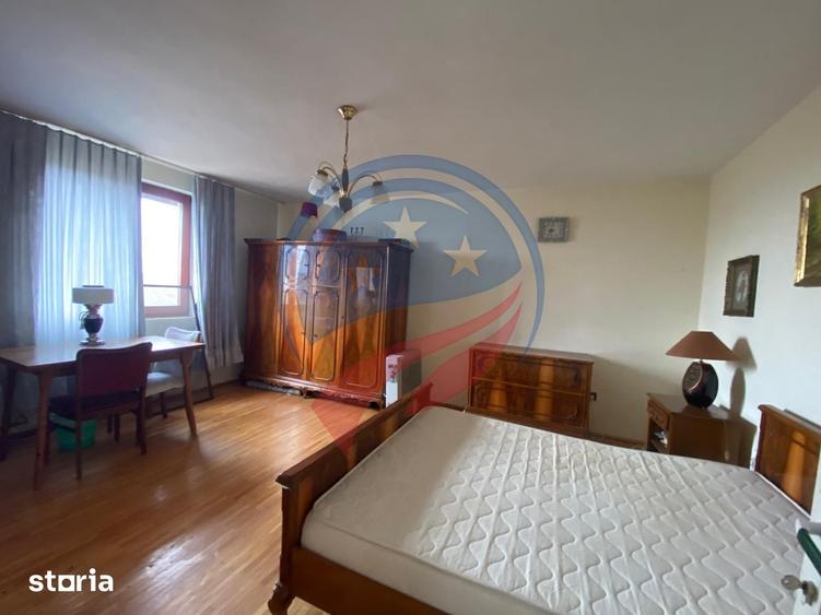 Casă cu 5 camere cu Teren 2500 Mp în Bucovăț