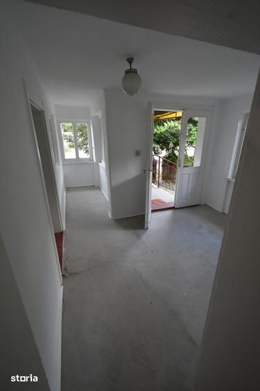 Casă cu 4 camere cu Teren 736 Mp în Luna
