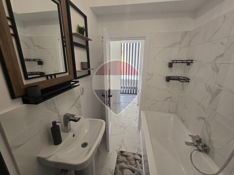 Apartament cu 2 camere decomandat, mobilat în Central