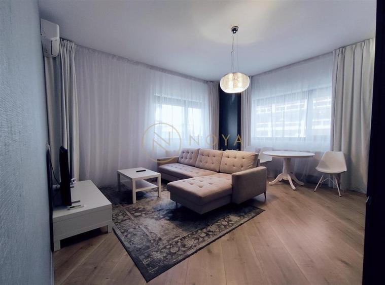 Apartament cu 3 camere semidecomandat, mobilat în Pipera