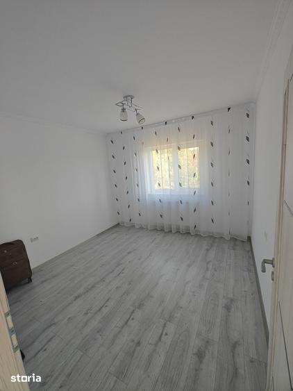 Casă cu 4 camere cu Teren 1027 Mp în Miroslava