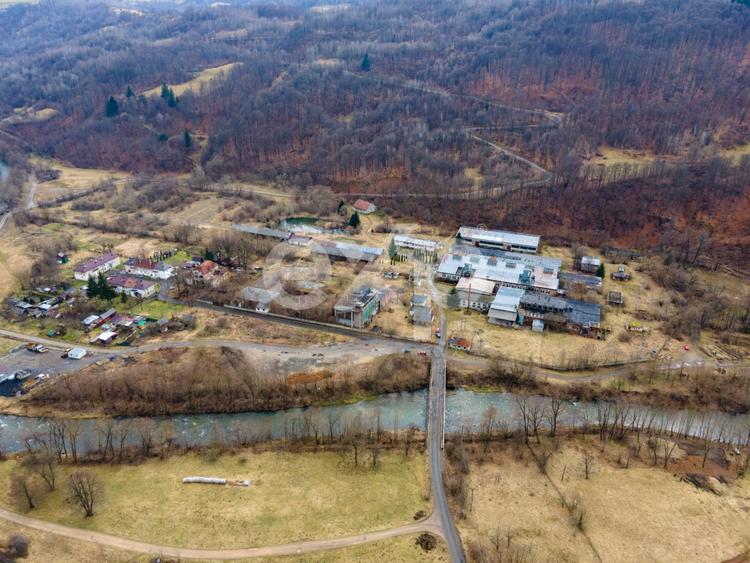 Spațiu industrial, de 5,000 mp, în Bucea