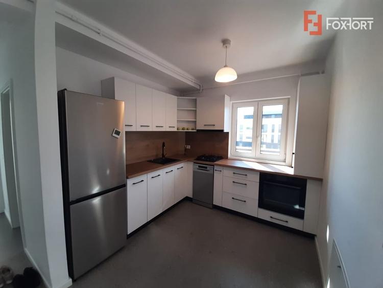 Penthouse cu 2 camere decomandat, mobilat în Mehala