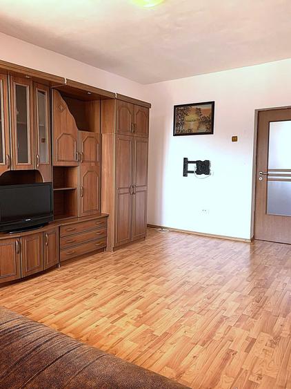 Apartament spatios 4 camere, decomandat, 2 bai, mobilat si utilat Calea Victoriei - 5
